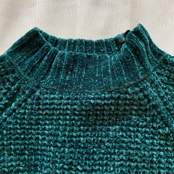 Women’s cropped sweater - Picture 2 of 4